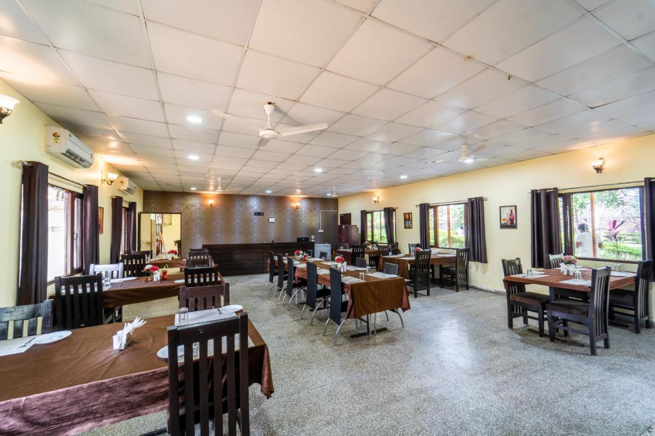 Narmada Hills Resort Godarpura Buitenkant foto