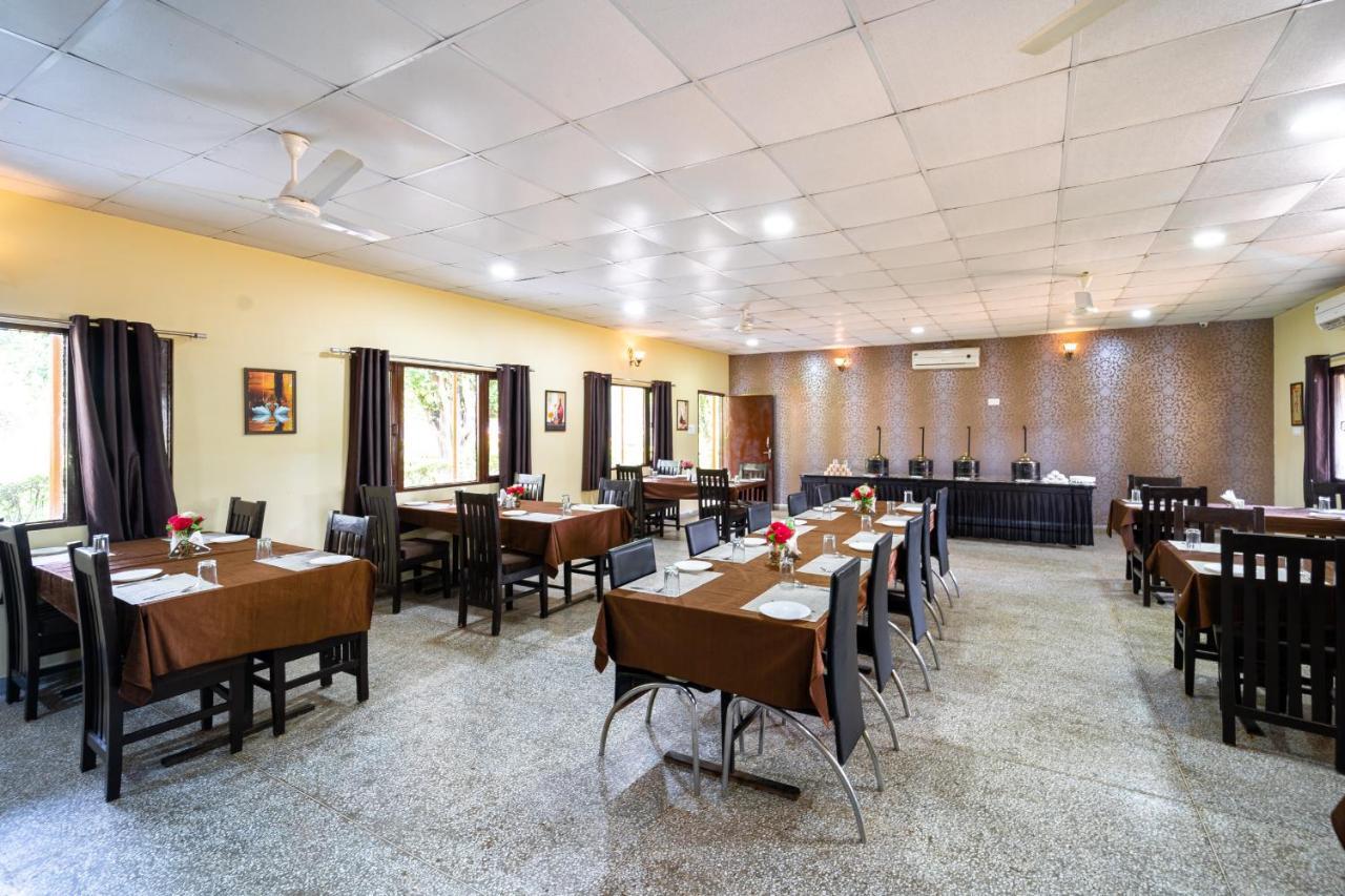 Narmada Hills Resort Godarpura Buitenkant foto