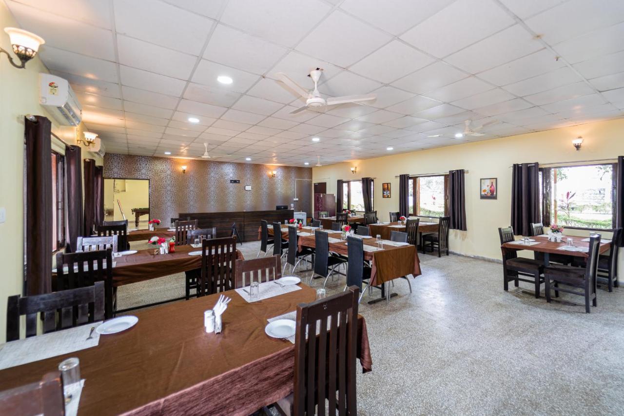 Narmada Hills Resort Godarpura Buitenkant foto
