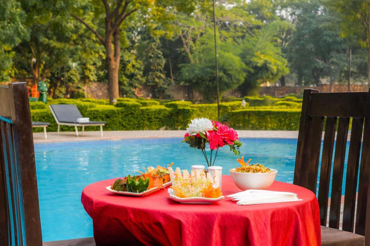 Narmada Hills Resort Godarpura Buitenkant foto