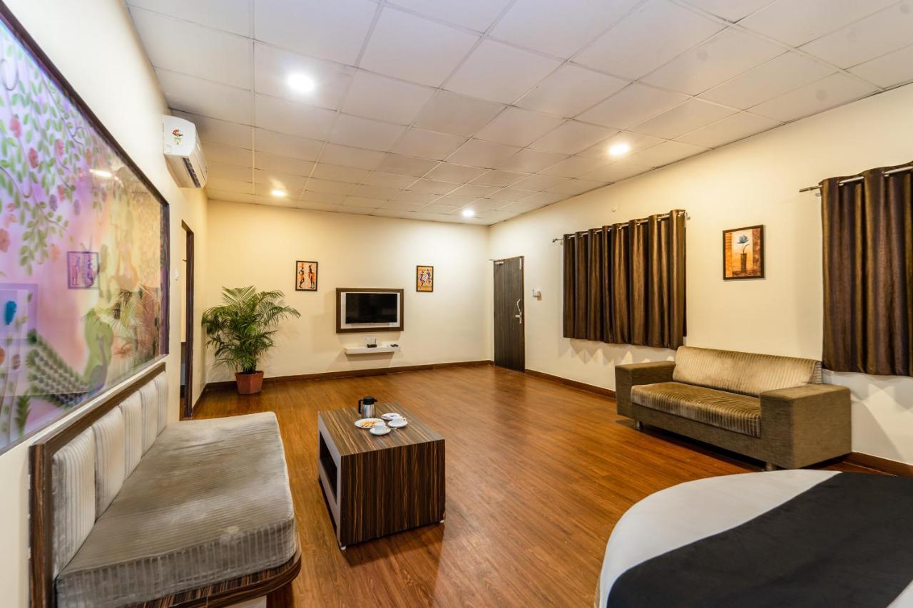 Narmada Hills Resort Godarpura Buitenkant foto